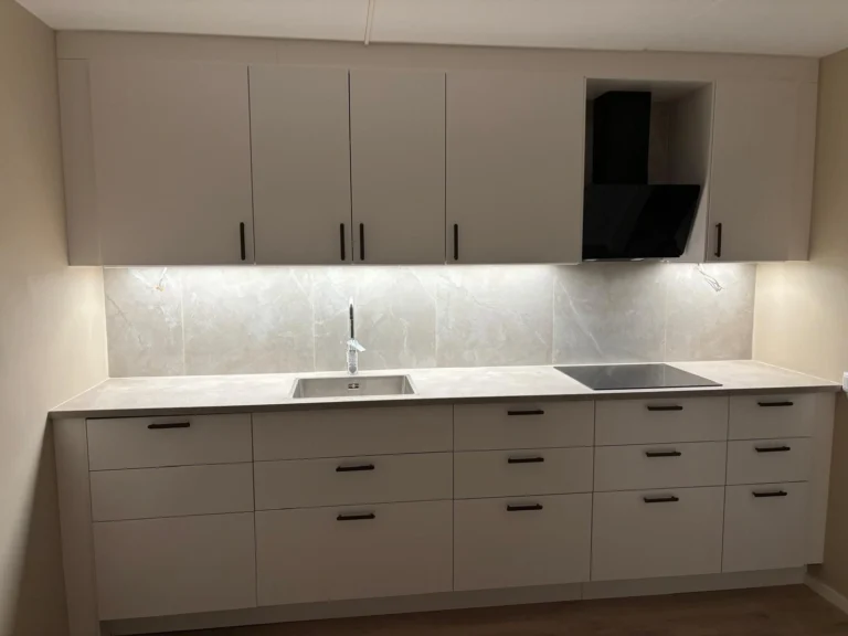 EA Måleri landningssida kök horisontell